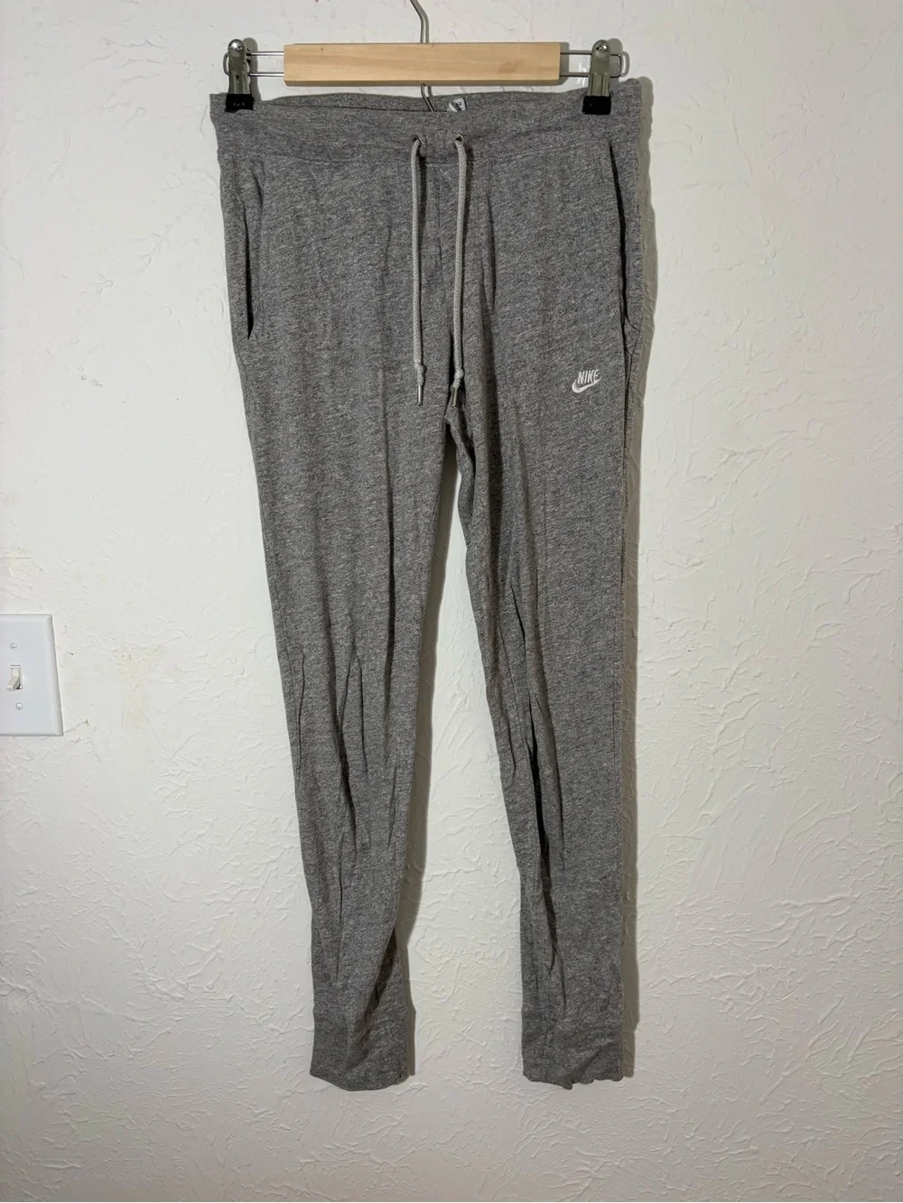 Nike Women’s Gray Heather Jogger Thin Sweatpants with White Logo